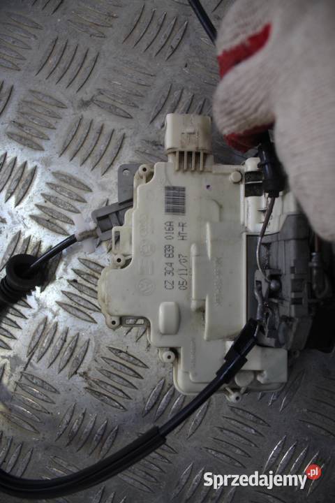 ZAMEK DRZWI PRAWY TYŁ 9PIN VW PASSAT B6 osobowe wielkopolskie