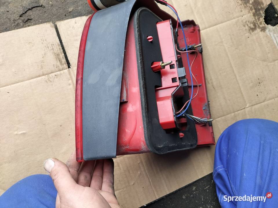 VW PASSAT B5 KOMBI LAMPA TYŁ TYLNA LEWA Kamień-Kolonia
