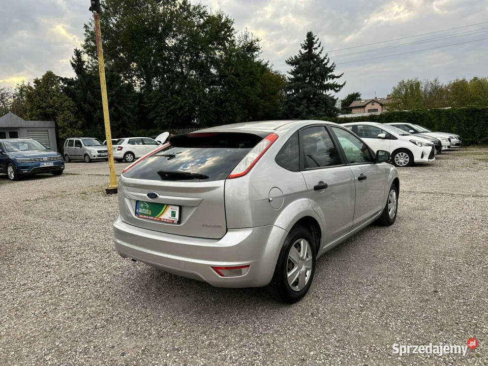 Ford Focus 16 benzyna 100 Uszkodzony lakier metallic Warszawa