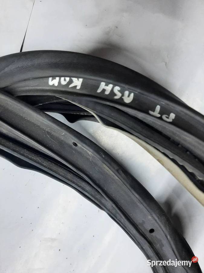 Opel Astra H 3 Kombi uszczelka drzwi prawy tył Ksawerów