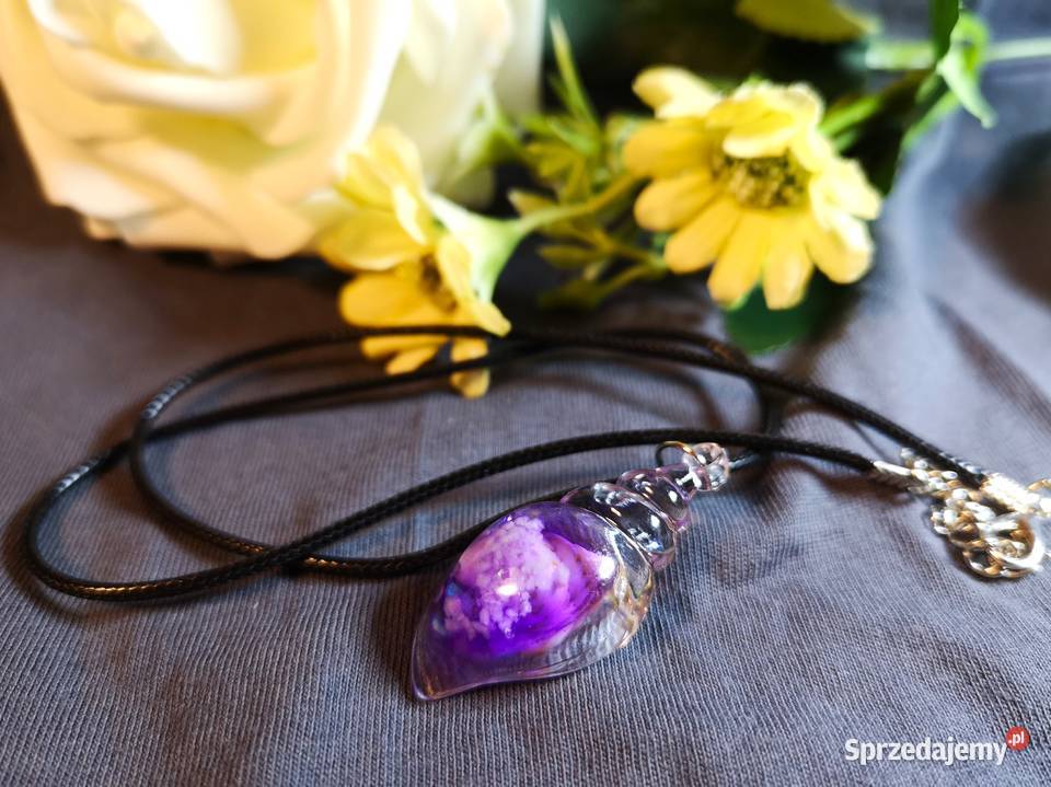 Naszyjnik z muszelką zatopioną w żywicy kolor sprzedam
