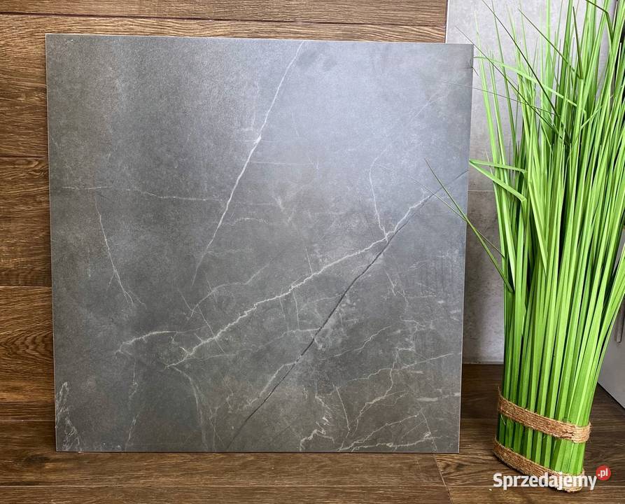 Ciemny grafitowy gres ŻYŁKI 60x60 podbarwiony w łódzkie Łask