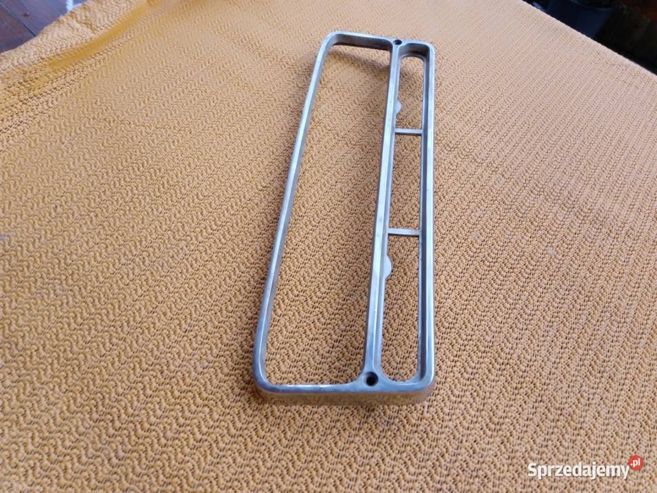 Chromowana ramka zegarów licznika Fiat 125p z