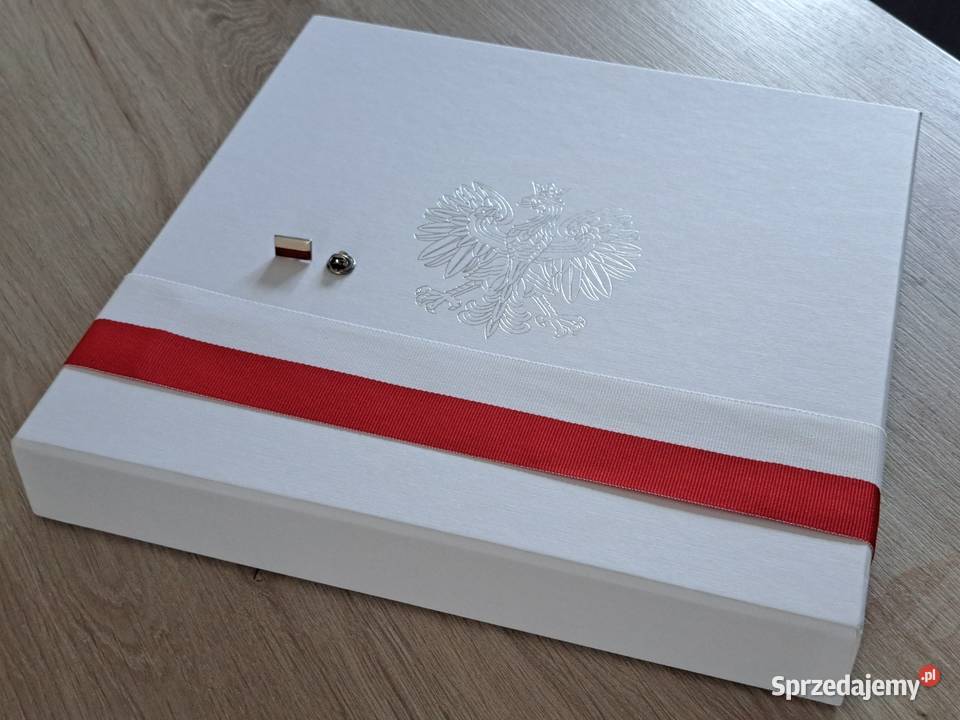 Flaga Polski W Pudełku Orzeł Orzełek Radom