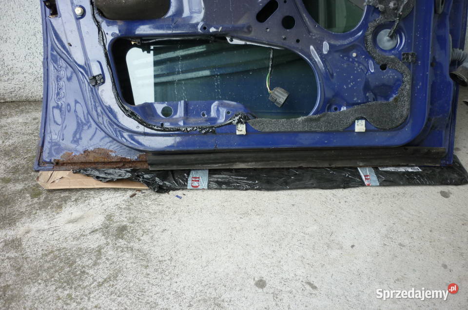 Drzwi Ford Fokus 1 R8 kombi Drzwi Pobiedziska sprzedam