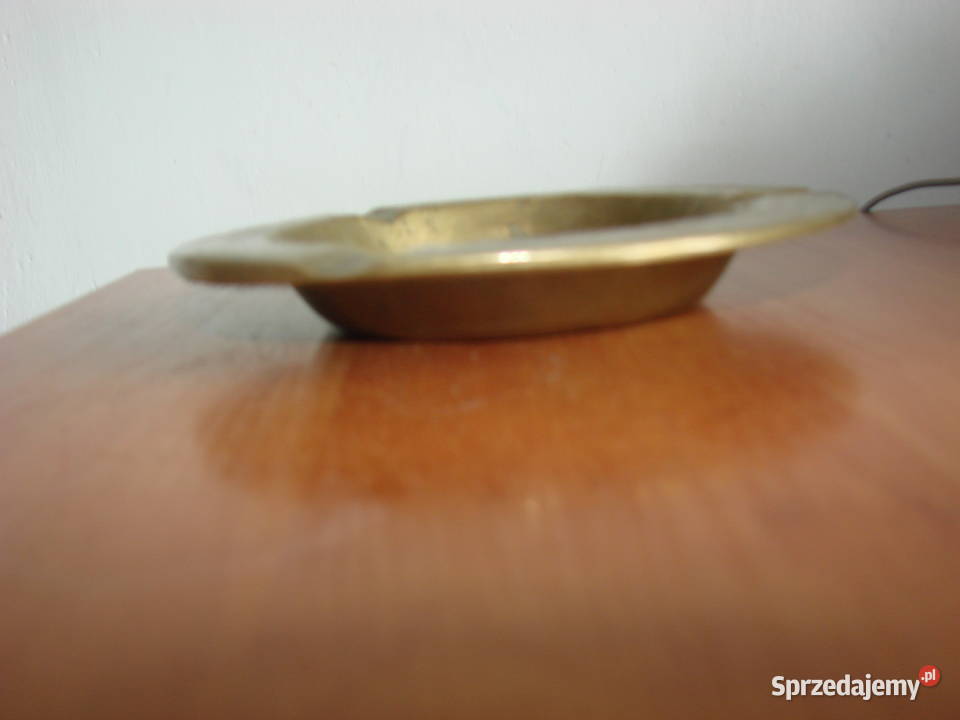 stara mosiężna popielniczka
