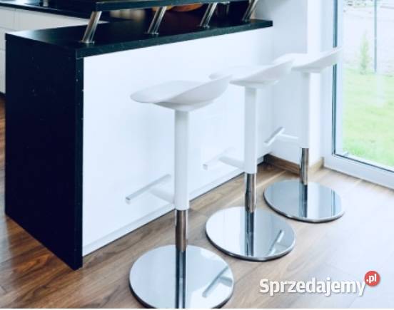 Białe krzesła łódzkie Janówka