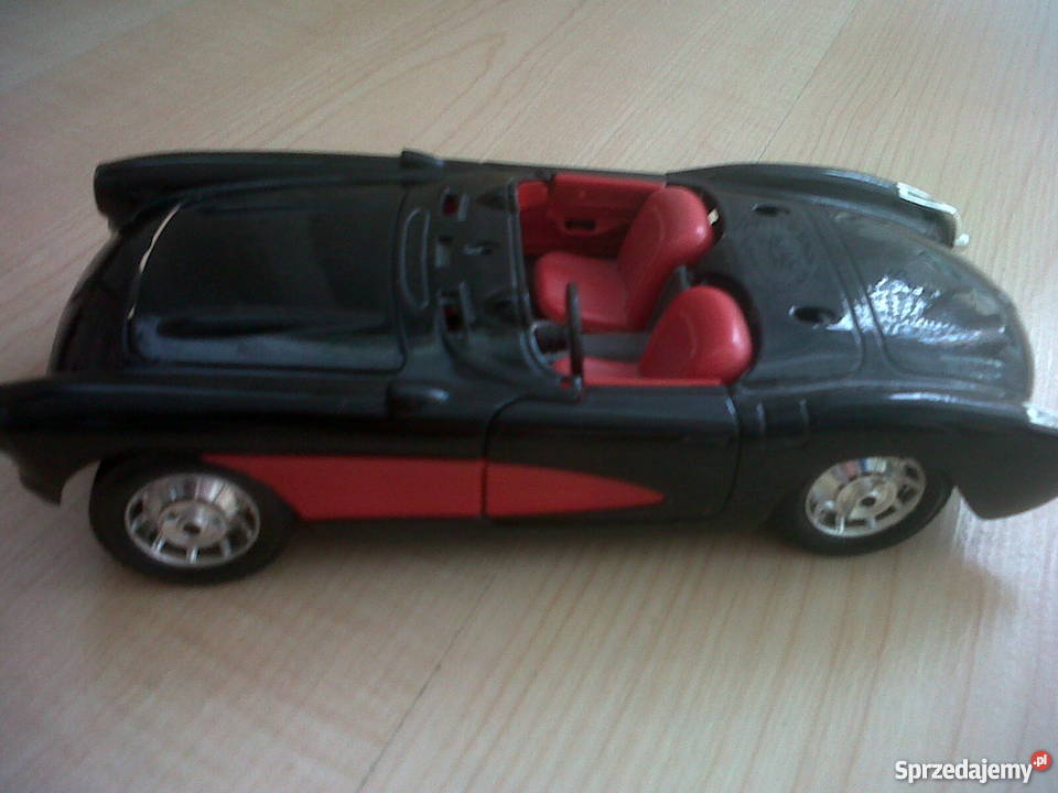 Samochodzik chevrolet courvette z 1957r Burago s