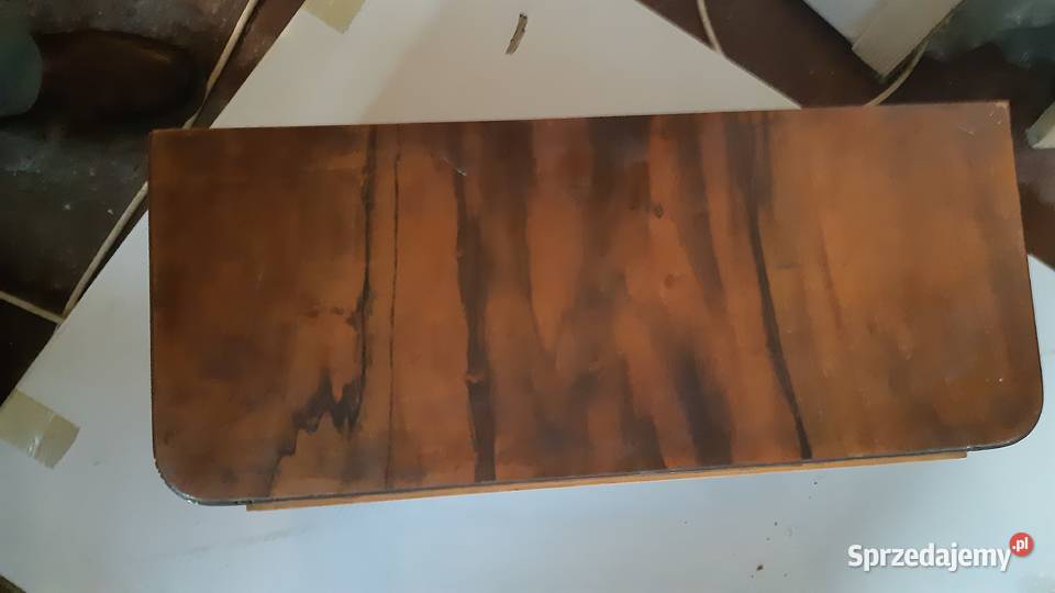 Obudowa starego odbiornika radiowegolampowego