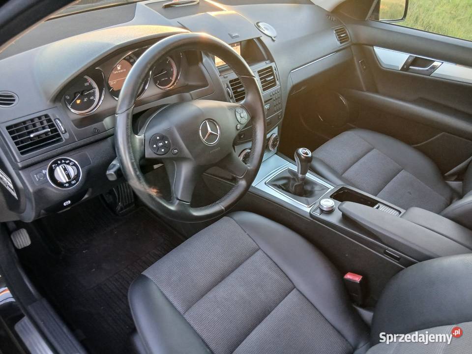 Mercedes C220 Avantgarde Czarny Bezwypadkowy z wielkopolskie Gołuchów
