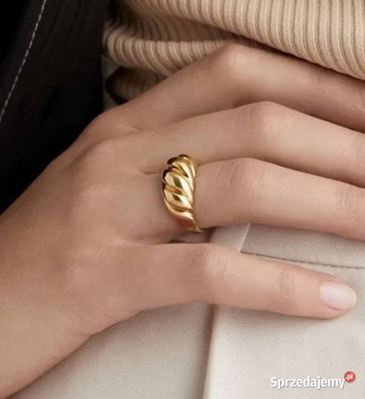 Nowy pierścionek stal chirurgiczna kolor złoty Pierścionki Gdańsk