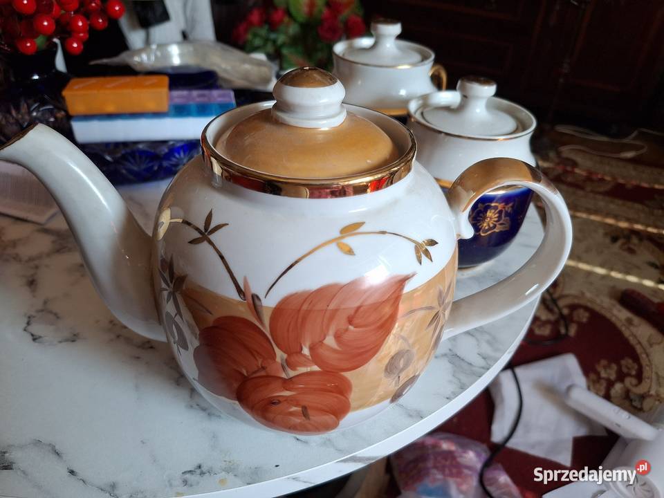 Porcelanowa sygnowany dzbanek