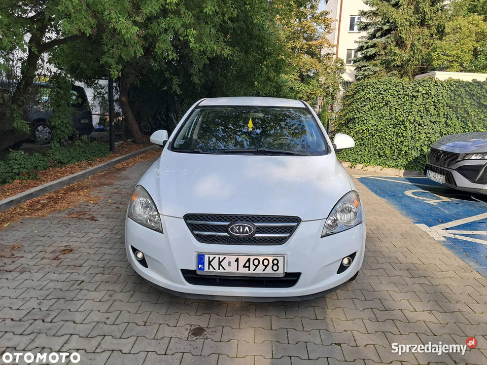 Kia Ceed 14 benzyna bogata wersja niski przebieg Kraków