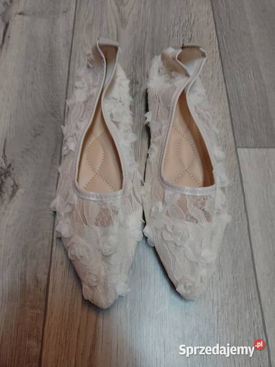 4041 Kremowe bogato zdobione różami ślubne małopolskie Kraków