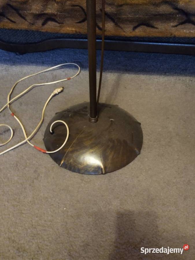 Lampa stojaca pokojowa odcienie żółtego