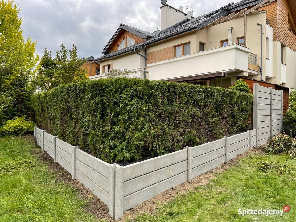 Nowoczesne ogrodzenie betonowe palisadowe