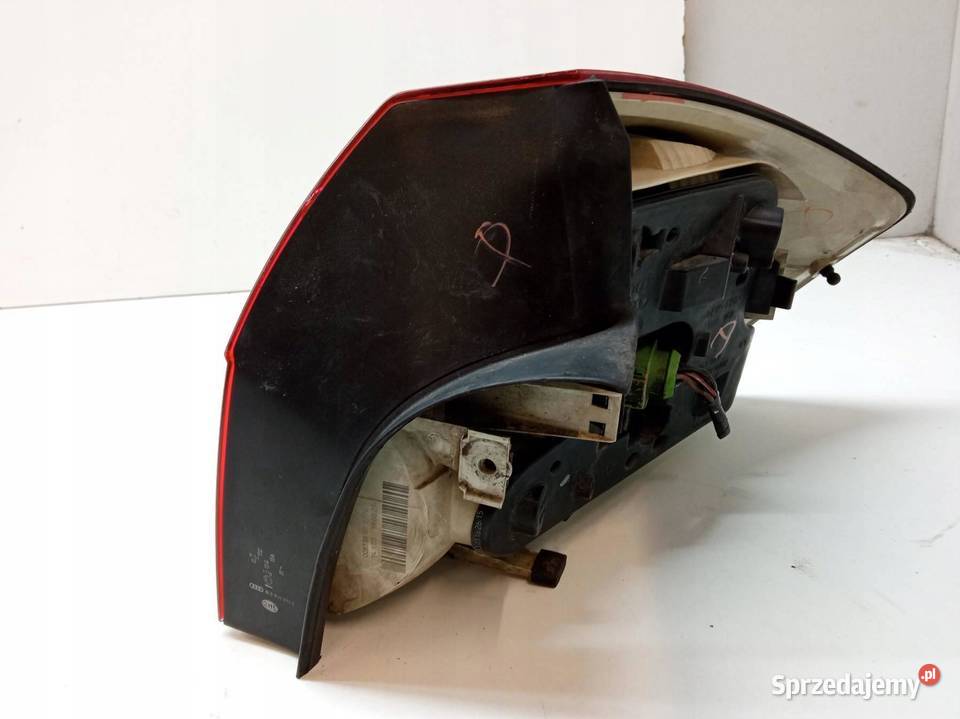 LAMPA TYŁ LEWA SEDAN 8E0945095C Audi A4 II Rok produkcji 2003