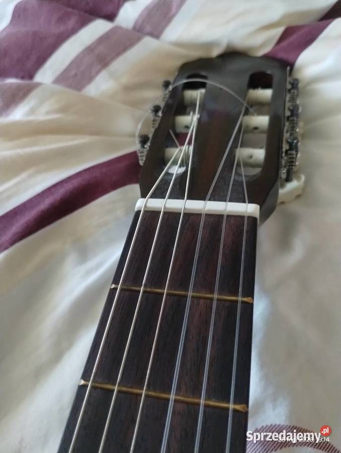 Sprzedam gitarę klasyczną Gitary i akcesoria Mosina
