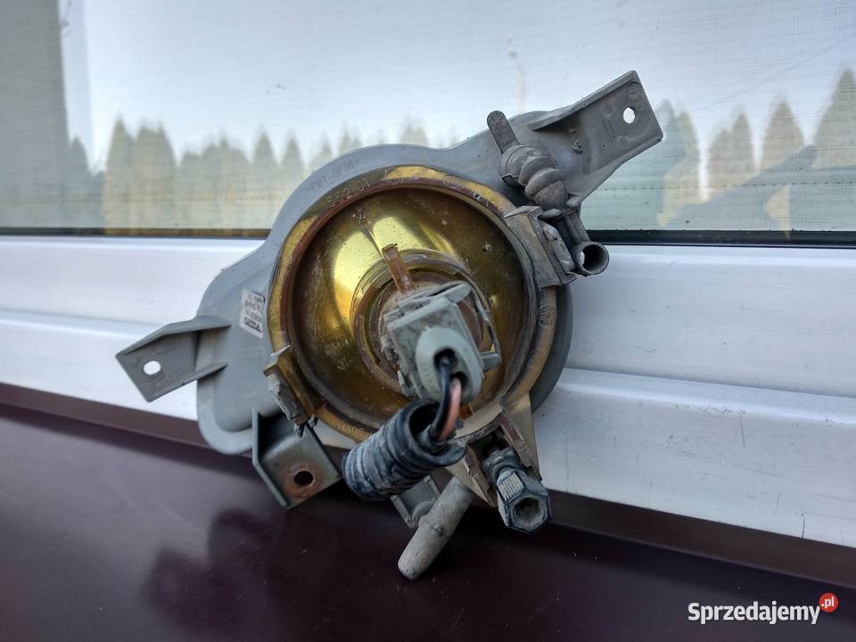 Volvo V70 II halogen prawy lampa przeciwmgielna osobowe Sieradz