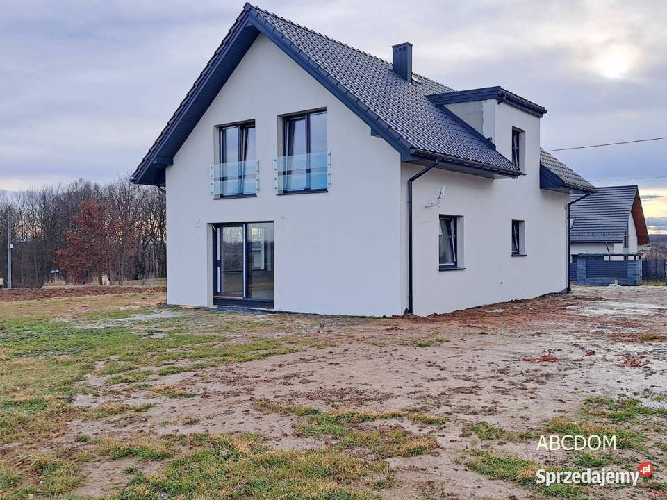 Dom wolnostojący 5 pokoi garażurocze miejsce Masłomiąca