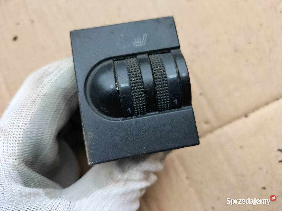 VW GOLF III MK3 PRZEŁĄCZNIK PODGRZEWANIA FOTELI