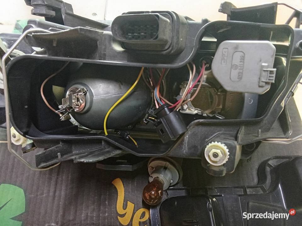 Audi A6 C5 reflektor prawy orginal kompletny Kamieniec Wrocławski