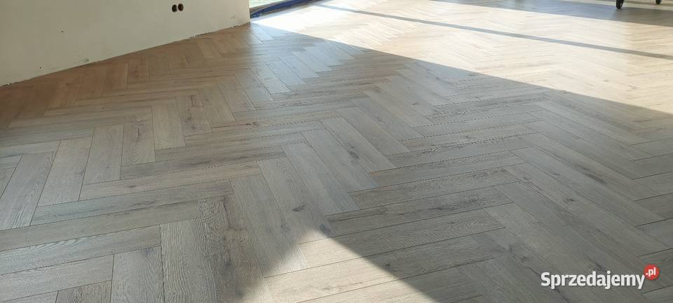 Montaż paneli podłogowych montaż drzwi jodełka Cieszyn