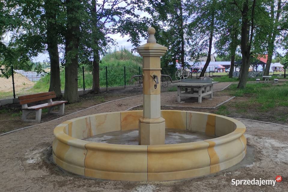 Fontanna z kamienia naturalnego piaskowca Kamienna Góra