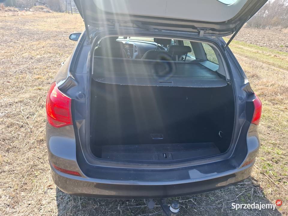 SPRZEDAM OPEL ASTRA 2012