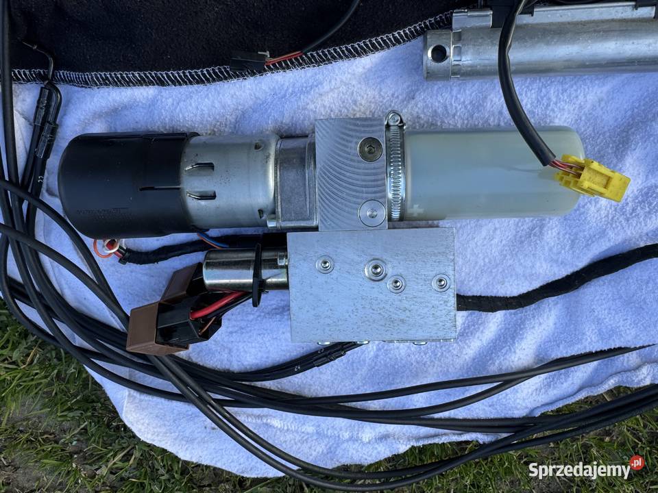 Pompa dachu OpelTigra Twin Top osobowe Wyposażenie elektryczne Stary Sącz sprzedam