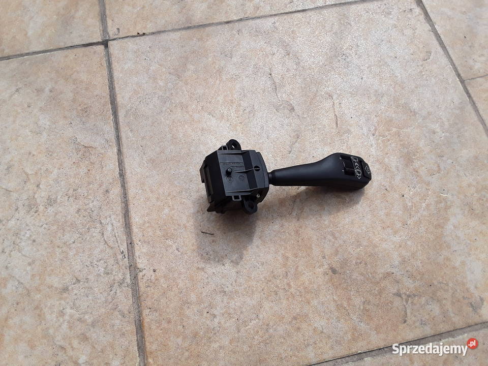 BMW E39 KOMBI PRZEŁĄCZNIK WYCIERACZEK nie Wyposażenie elektryczne Czyżowice