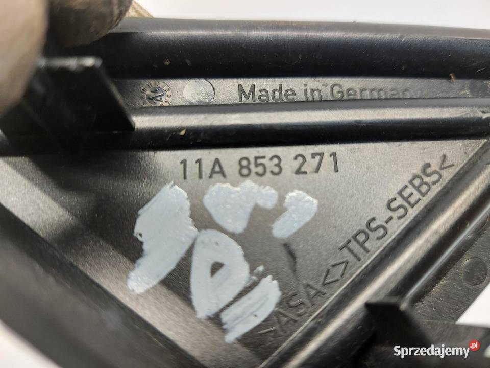 VW ID4 11A 2024r SUV 5D TRÓJKĄT OSŁONA BŁOTNIKA