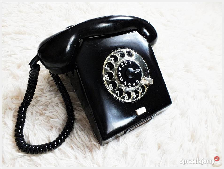 Stary telefon w czarnym bakelicie W58 RFT ebonit Żary