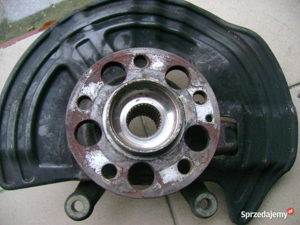 Mercedes B W 245zwrotnica piasty lewa strona