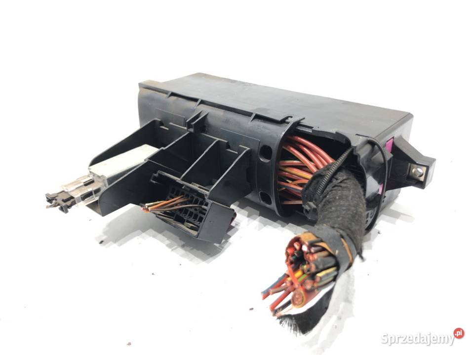 SKRZYNKA BEZPIECZNIKÓW VW TIGUAN SUV 0718 20 140 Części samochodowe