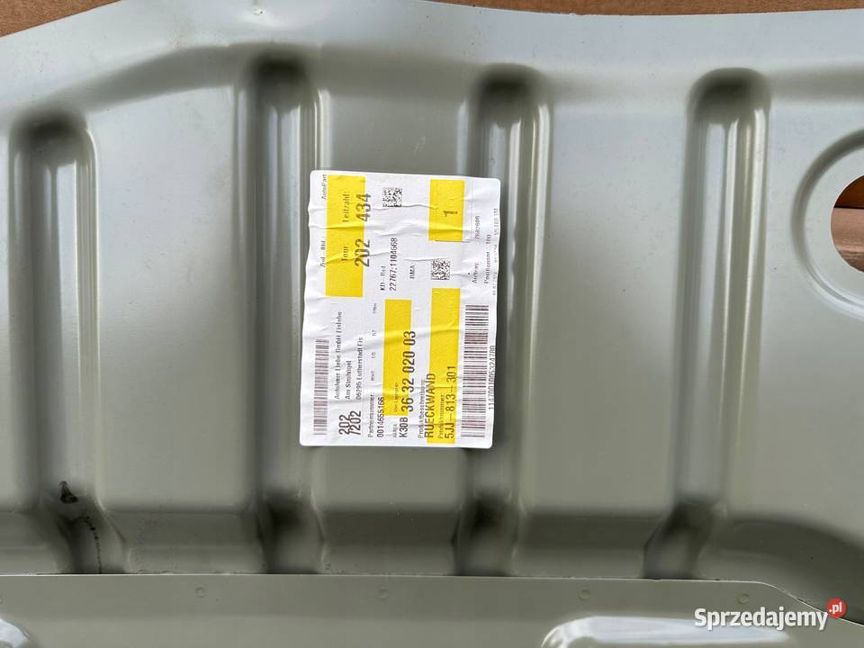 Skoda Rapid Spaceback OE 5JJ813301 pas tylny osobowe dolnośląskie Mirsk