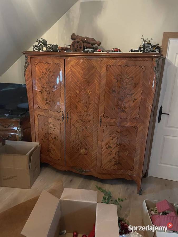Antyczna szafa trzy drzwiowa
