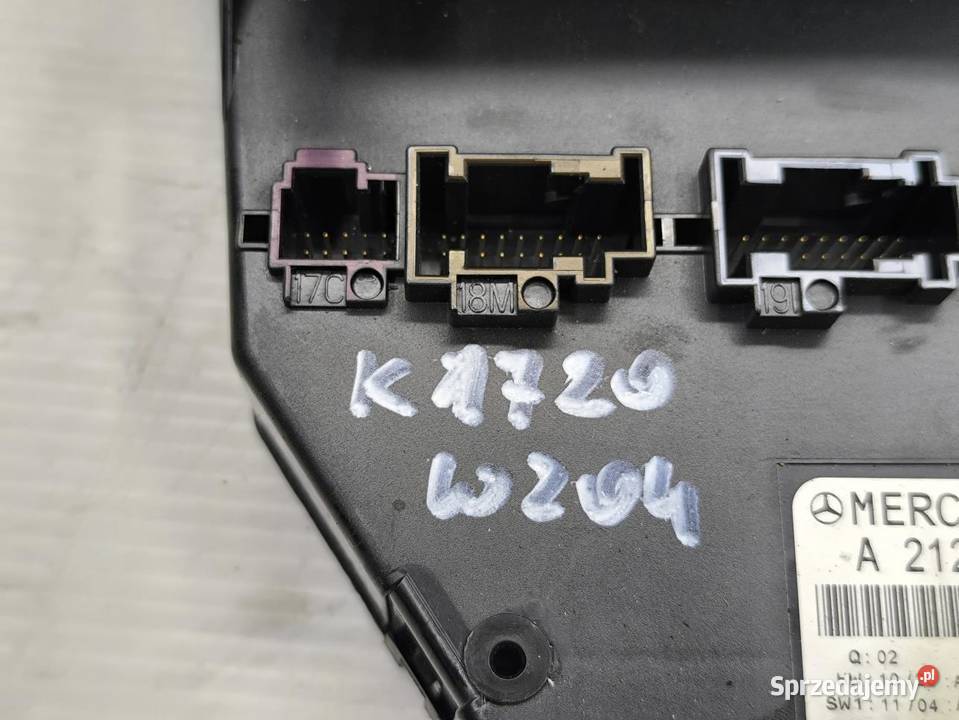 SKRZYNKA BEZPIECZNIKÓW MODUŁ SAM MERCEDES W204 Skrzynki bezpieczników