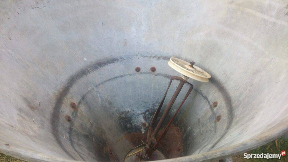 Rozsiewacz nawozu BĄK nieuszkodzony Trzemeszno