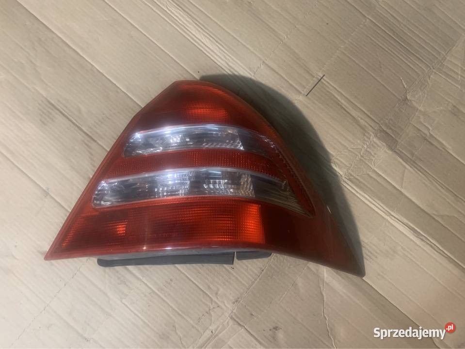 Lampa tylna tył prawa mercedes c klasa w203 osobowe Szczecin