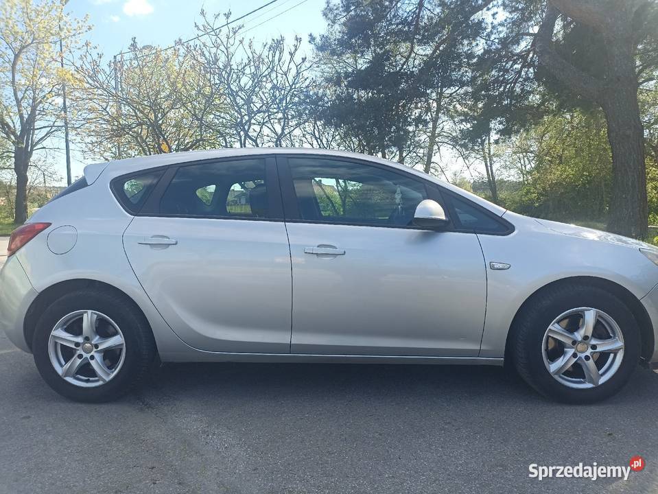Opel Astra j hatchback 17 diesel Isuzu 2010 Astra Samochody osobowe