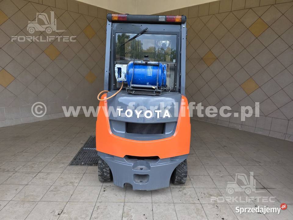 Wózek Widłowy TOYOTA 8FGKF20 Kabina TOYOTA 8FG20 regulowane widły