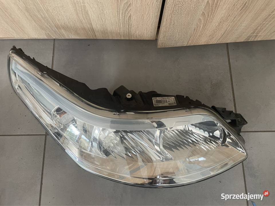 Citroen C4 reflektor prawy I Prawe