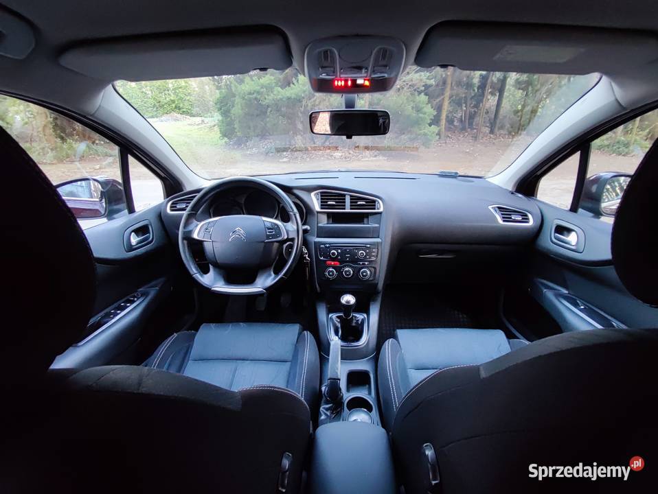 Komfortowy kompakt CITROEN C4 II 2010 w wersji Bojszowy
