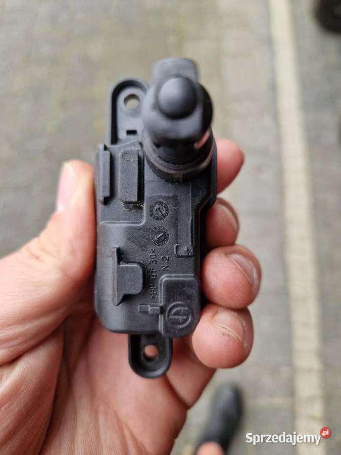 Siłownik klapki wlewu paliwa VW PASSAT B8 Częstochowa sprzedam
