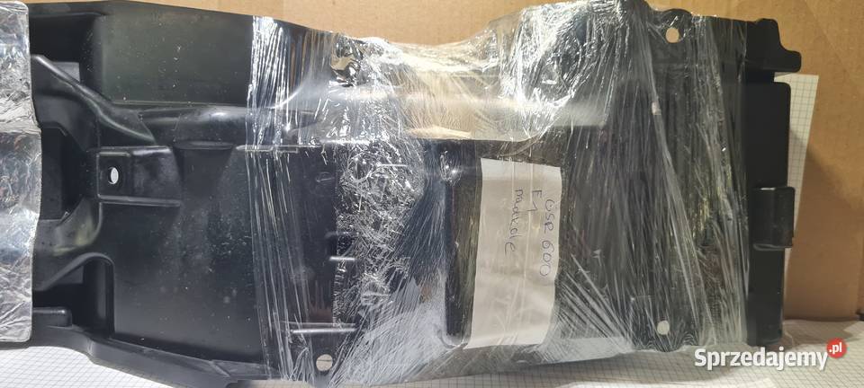 Suzuki GSR 600 nadkole plastik