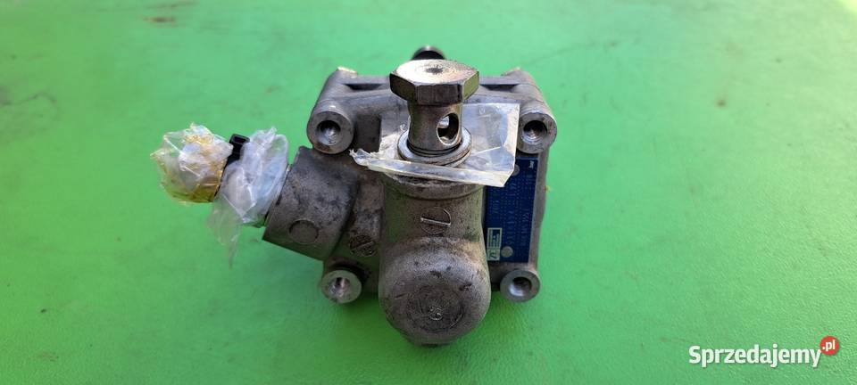 Pompa wspomagania kierownicy 048145155F Audi 80 Luzino
