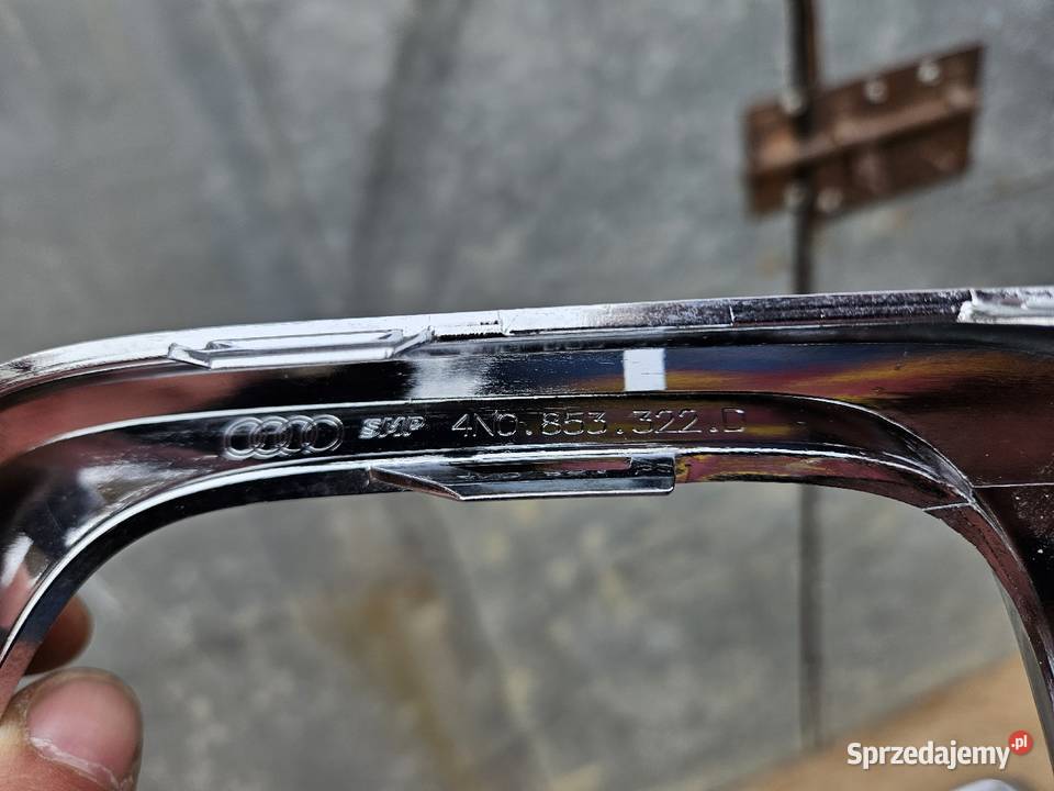 AUDI A8 D5 LIFT LISTWA PRAWA RAMKA PRZÓD Międzychód