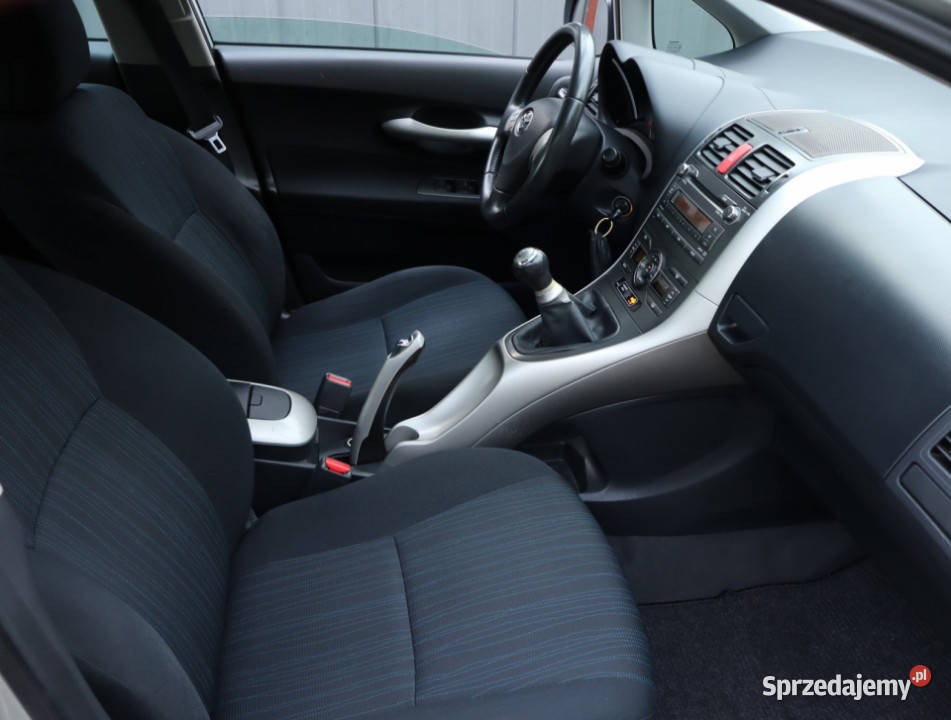 Toyota Auris 14 D4D srebrny mazowieckie