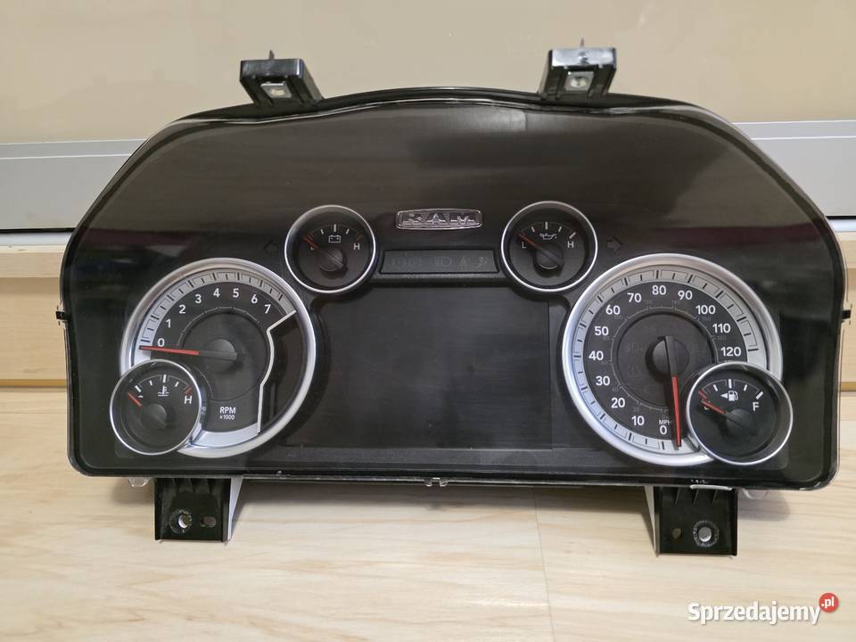 Zegary dodge ram 1500 2016r 57 benz Warszawa